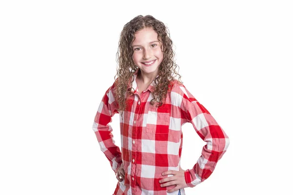 Retrato de menina de 9 anos com cabelo encaracolado, isolado em branco — Fotografia de Stock