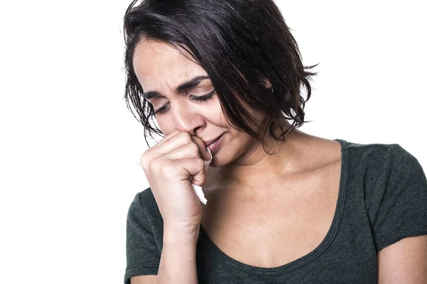 Hermosa mujer joven estalla en lágrimas . — Foto de Stock