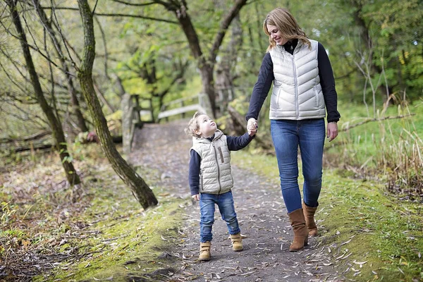 Adorable little boy with his mother in autumn park — Stock Photo, Image