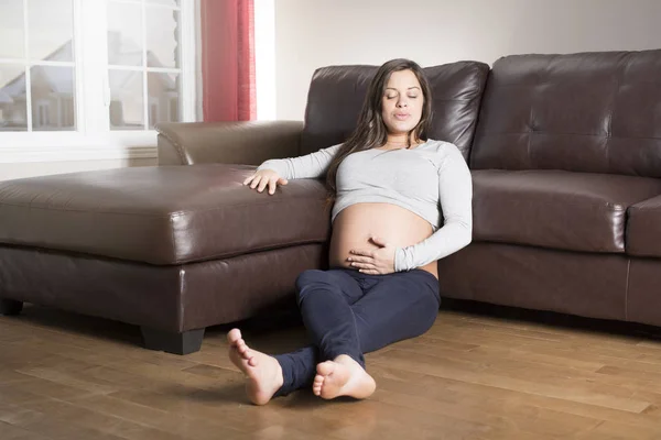 Beautiful Portrait of young pregnant woman — Stock Photo, Image