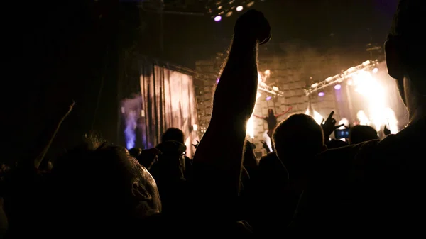 Silhueta pessoas rock show — Fotografia de Stock