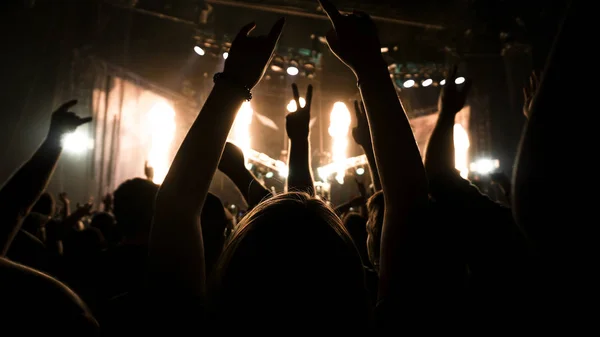 Silhouette persone rock show — Foto Stock