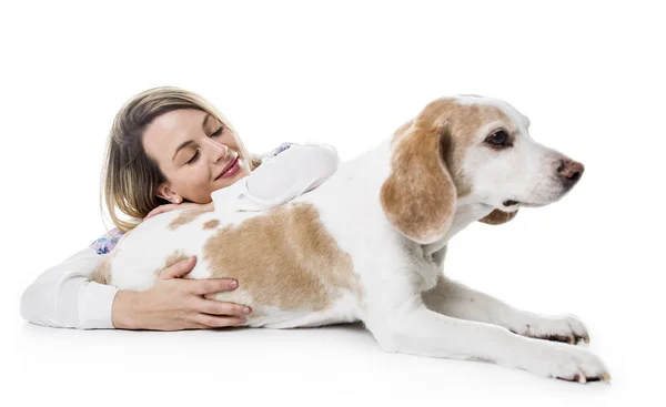 Pes s ženou, které jsou homologní Studio - izolované na bílém pozadí — Stock fotografie