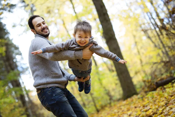 Nature with dad in forest autumn — Stock Photo, Image