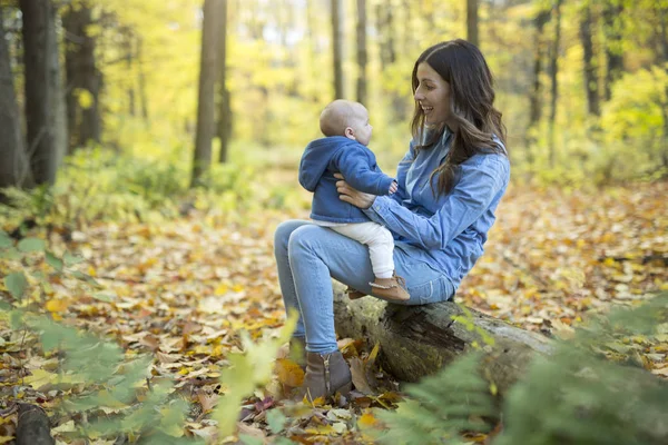 Mother with daughter baby in autumn forest — Stock Photo, Image