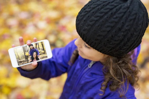 Adorable little girl in a autumn forest — Stock Photo, Image