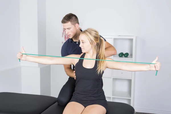 Male physio therapist and woman helping patient — Stock Photo, Image