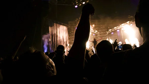 Silhouette persone rock show — Foto Stock