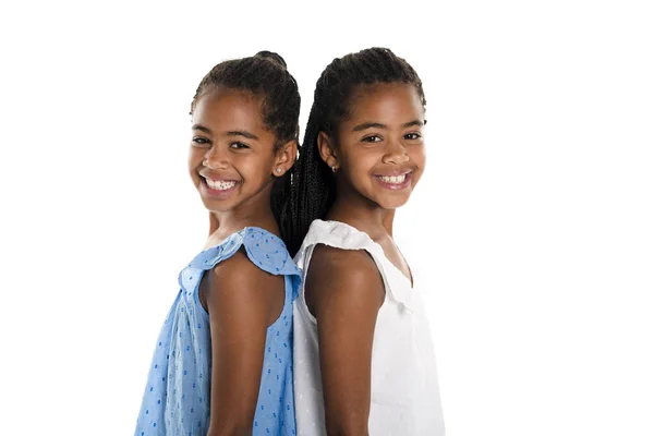 两个可爱的非洲双胞胎女孩工作室白色背景上 — 图库照片