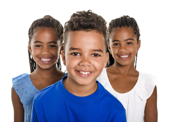 Porträtt av glad tre svarta barn, vit bakgrund — Stockfoto