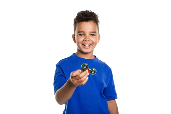 Boy Fidget Spinner Realizado em primeiro plano — Fotografia de Stock