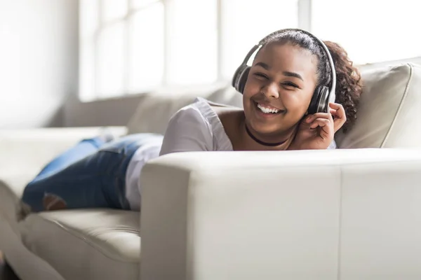Teen african young woman relaxing at home — Stock Photo, Image