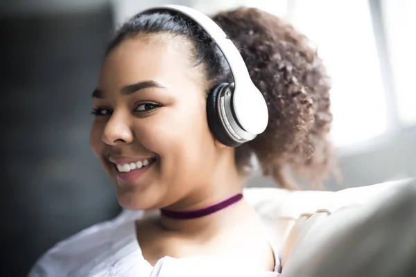 Teen african young woman relaxing at home — Stock Photo, Image