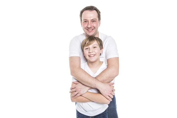 Père et fils debout, isolés sur fond blanc — Photo