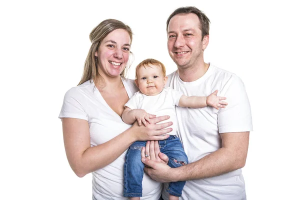 Gelukkig jong gezin met baby op studio witte achtergrond — Stockfoto
