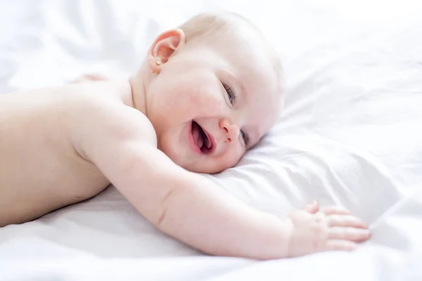 Baby girl in white bedding at home look nice — Stock Photo, Image