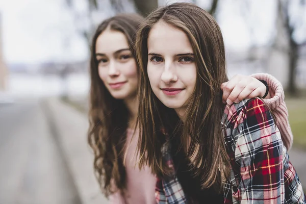 A Portrait of a teen girl with long hair in an urban — Stock Photo, Image