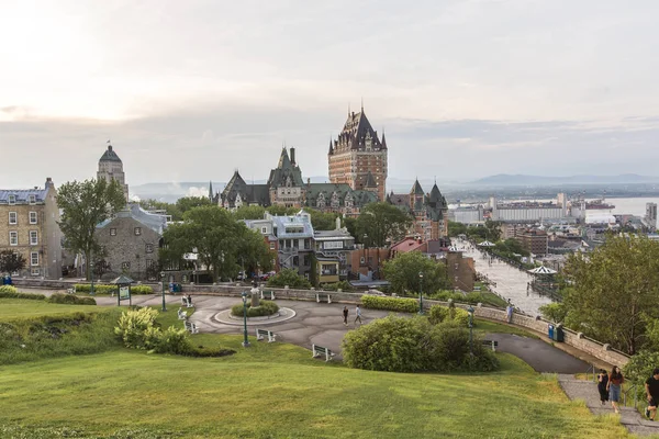 Frontenac hrad v Old Quebec City hotely a koncepce architektury — Stock fotografie