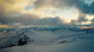 Copterlapse gün batımı bulutlar