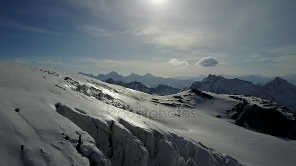Antenn-glaciären i bergen — Stockvideo