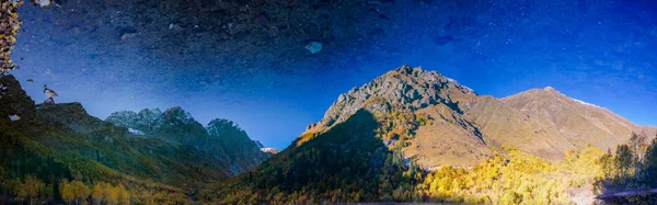 Mountain mirror lake — Stock Photo, Image