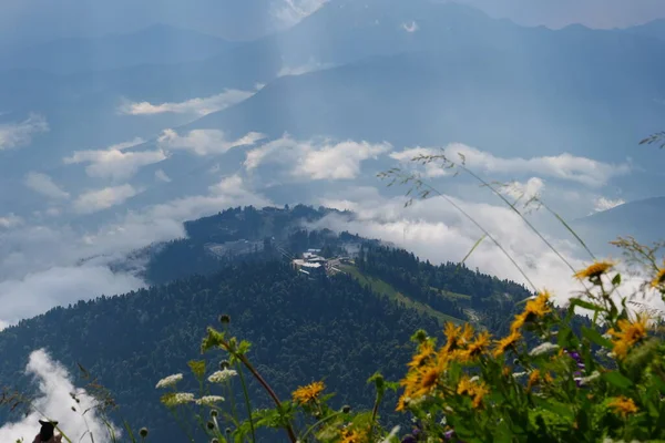 Çiçekli dağlar Güzel manzara