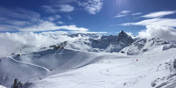 Paysage Montagnes Enneigées Image En Vente