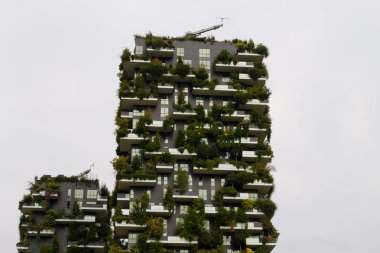 Milan, İtalya, gökdelen dikey orman Manzaralı.