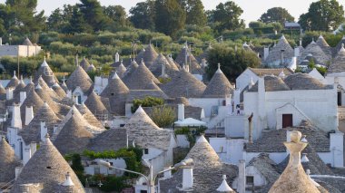 Ünlü İtalyan dönüm noktası, trulli Alberobello, Apulia Bölgesi, 