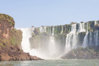 Iguazu görünümü, Arjantin düşüyor