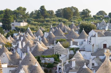 Ünlü İtalyan dönüm noktası, trulli Alberobello, Apulia Bölgesi, 