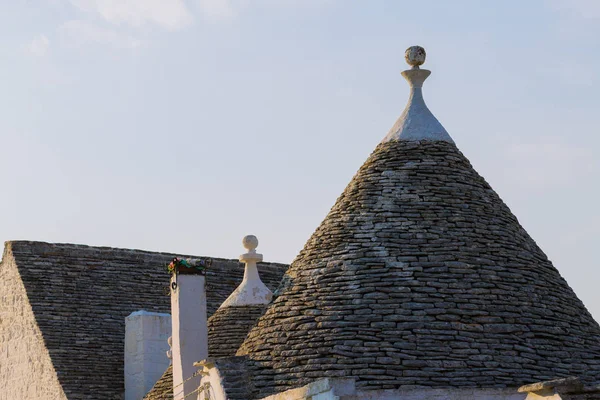 Famoso monumento italiano, trulli de Alberobello, región de Apulia , — Foto de Stock