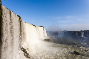 Iguazu görünümü, Arjantin düşüyor