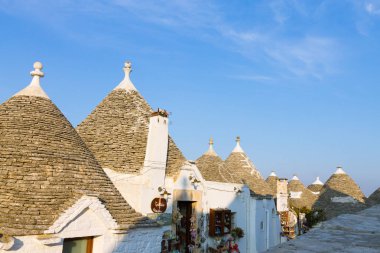 Ünlü İtalyan dönüm noktası, trulli Alberobello, Apulia Bölgesi, 
