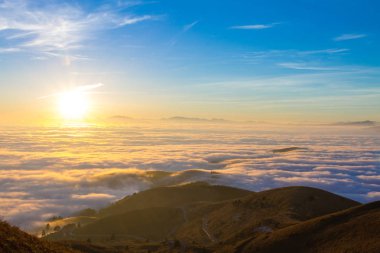 Bulutlar dağ tepe halı