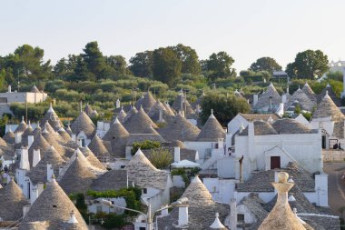 Ünlü İtalyan dönüm noktası, trulli Alberobello, Apulia Bölgesi, 