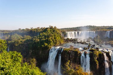 Iguazu görünümü, Arjantin düşüyor