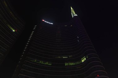 Milan, İtalya, finans bölgesine gece görünümü