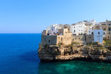 Polignano bir kısrak görüntülemek, Apulia, İtalya