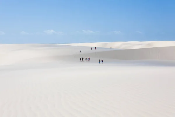 Białe wydmy panorama Parku Narodowego Lencois Maranhenses — Zdjęcie stockowe