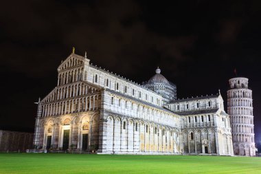 Piazza dei Miracoli ile leaning tower of Pisa, İtalya