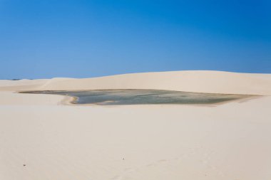 Beyaz kum tepeleri panorama Lencois Maranhenses Milli Parkı '