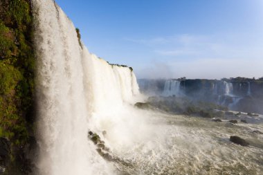 Iguazu görünümü, Arjantin düşüyor