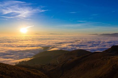 Bulutlar dağ tepe halı