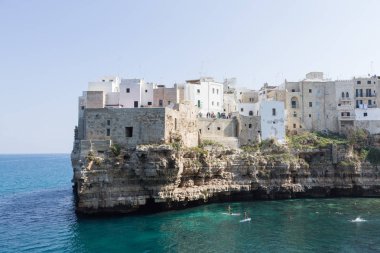 Polignano bir kısrak görüntülemek, Apulia, İtalya