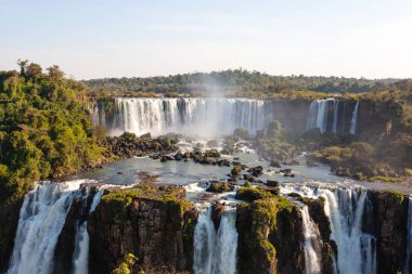 Iguazu görünümü, Arjantin düşüyor