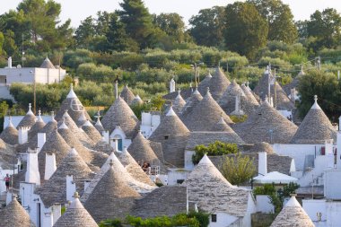 Ünlü İtalyan dönüm noktası, trulli Alberobello, Apulia Bölgesi, 