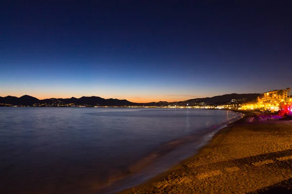 フランス カンヌ ビーチ夜景 — ストック写真