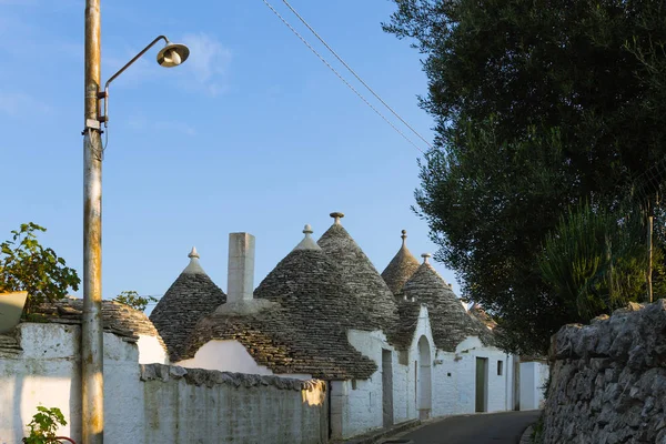 Famoso marco italiano, trulli de Alberobello, região de Apúlia , — Fotografia de Stock