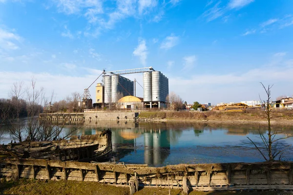Fabrika, sanayi Arkeoloji terk edilmiş. İtalya